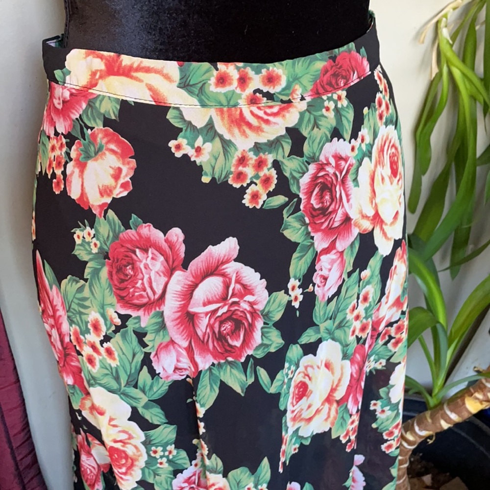 Forever 21 - Floral Skirt - Picture 4 of 4